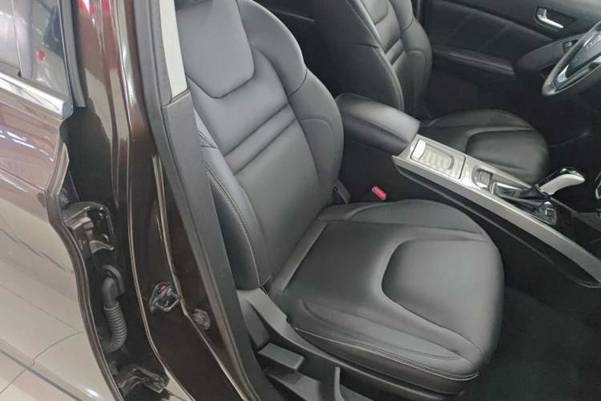 Used Luxgen U6 SUV 2015 1.8T Fashion Edition Right Front Seat