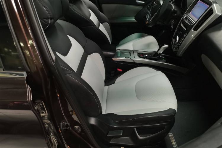 Used Luxgen U6 SUV 2015 1.8T Fashion Edition Right Front Seat