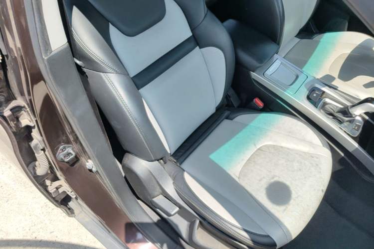 Used Luxgen U6 SUV 2015 1.8T Fashion Edition Right Front Seat
