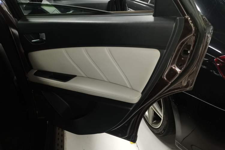Used Luxgen U6 SUV 2015 1.8T Fashion Edition Right Rear Door Interior