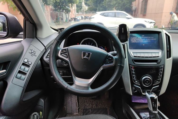 Used Luxgen U6 SUV 2015 1.8T ZhiZun Model Steering Wheel