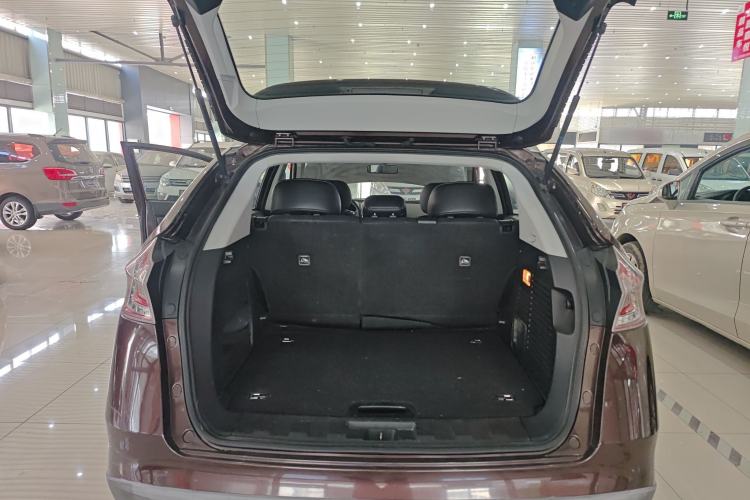 Used Luxgen U6 SUV 2015 1.8T Fashion Edition Trunk