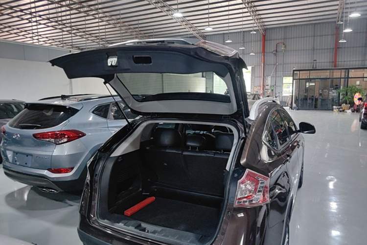 Used Luxgen U6 SUV 2015 1.8T New Innovation Upgrade Trunk