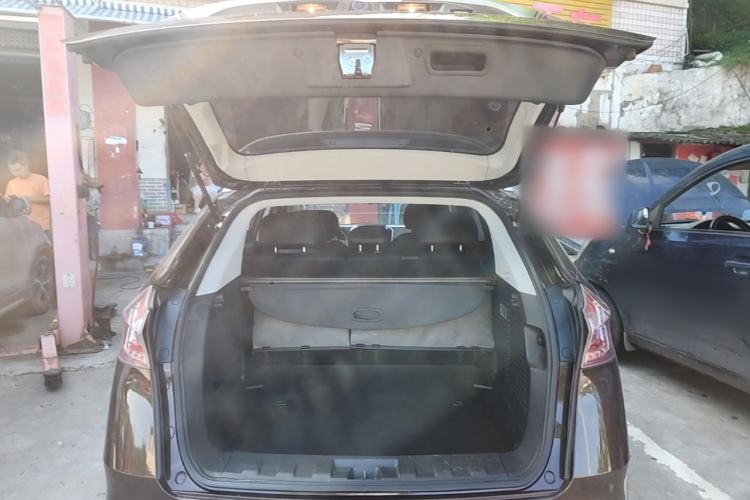 Used Luxgen U6 SUV 2015 1.8T ZhiZun Model Trunk