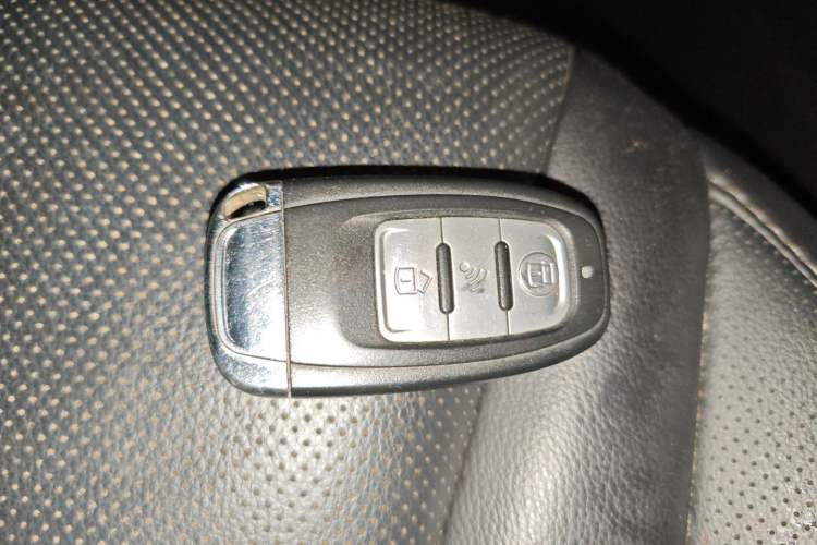 Used Luxgen U6 SUV 2015 1.8T Fashion Edition Vehicle Key