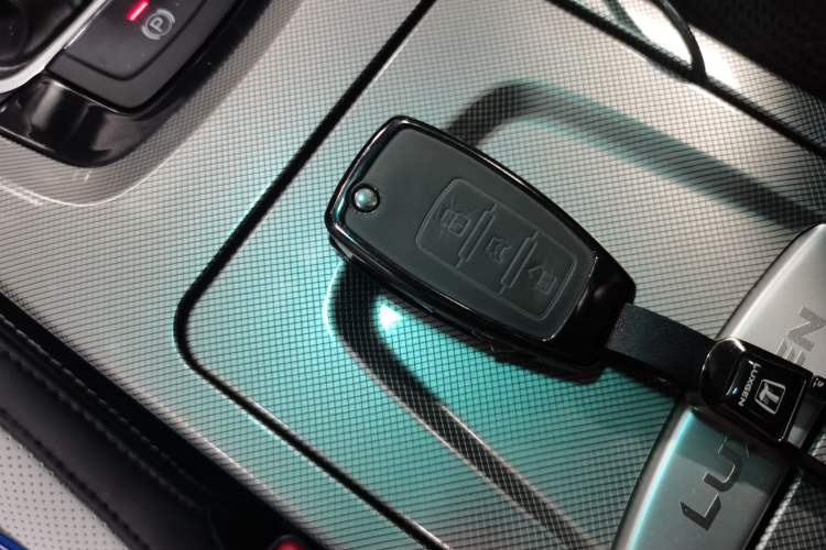 Used Luxgen U6 SUV 2015 1.8T Fashion Edition Vehicle Key