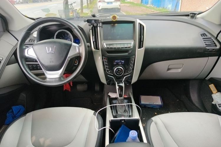 Used Luxgen U6 SUV 2015 1.8T Fashion Edition Center Console