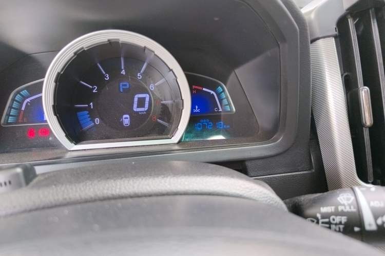 Used Luxgen U6 SUV 2015 1.8T Fashion Edition Odometer Close Up