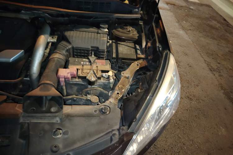 Used Luxgen U6 SUV 2015 1.8T Charm Model Engine Bay Left