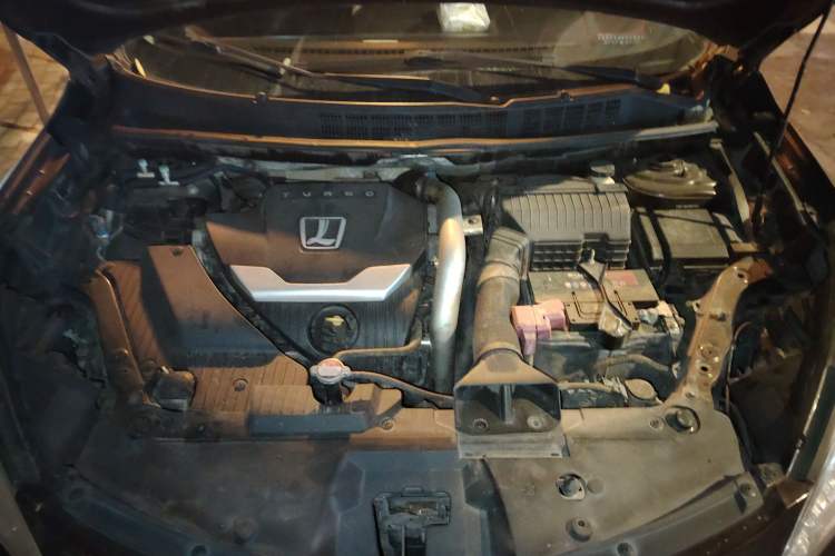 Used Luxgen U6 SUV 2015 1.8T Charm Model Engine Bay