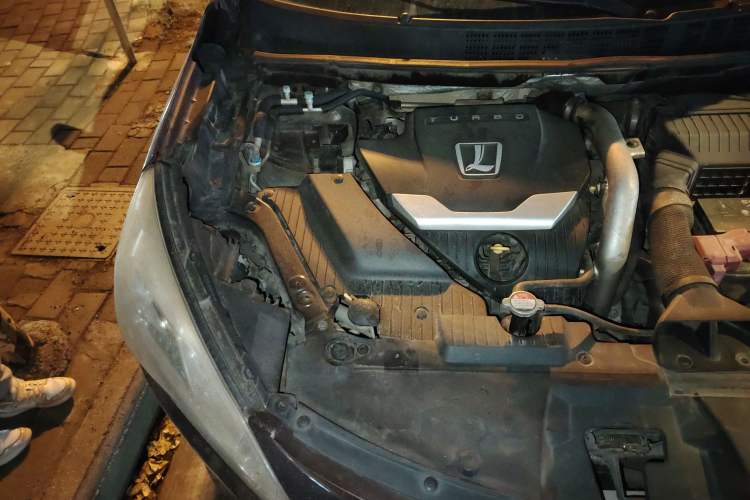 Used Luxgen U6 SUV 2015 1.8T Charm Model Engine Bay Right