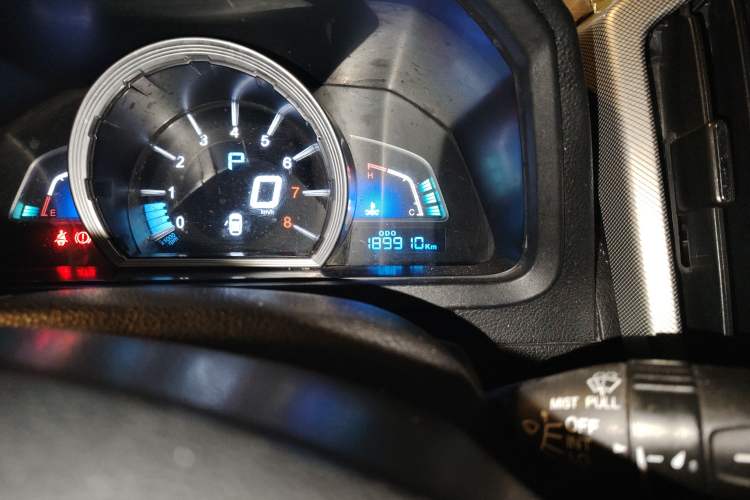 Used Luxgen U6 SUV 2015 1.8T Charm Model Odometer Close Up