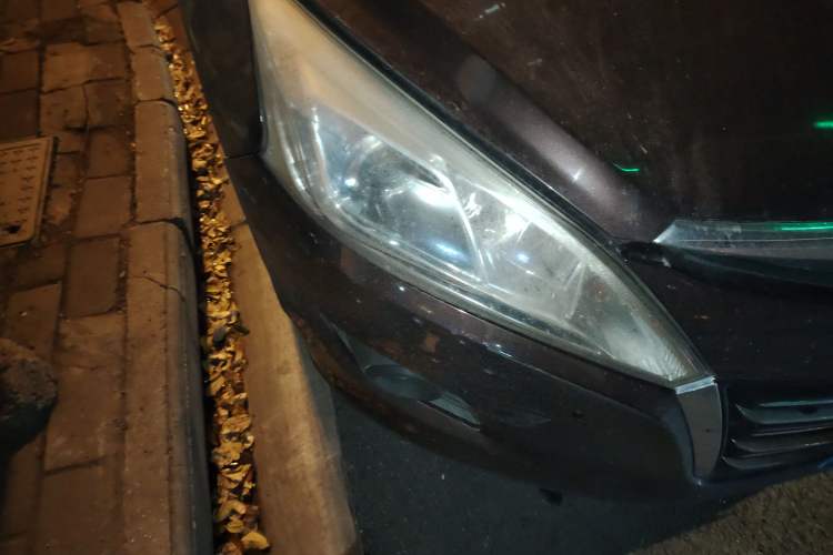 Used Luxgen U6 SUV 2015 1.8T Charm Model Right Front Headlight