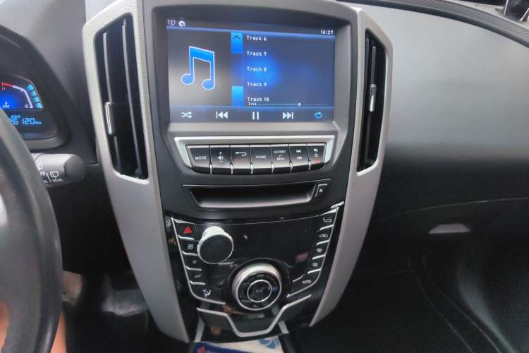 Used Luxgen U6 SUV 2015 1.8T Fashion Edition Audio And AC Panel