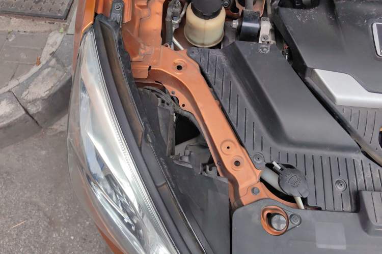 Used Luxgen U6 SUV 2015 1.8T Fashion Edition Engine Bay Right