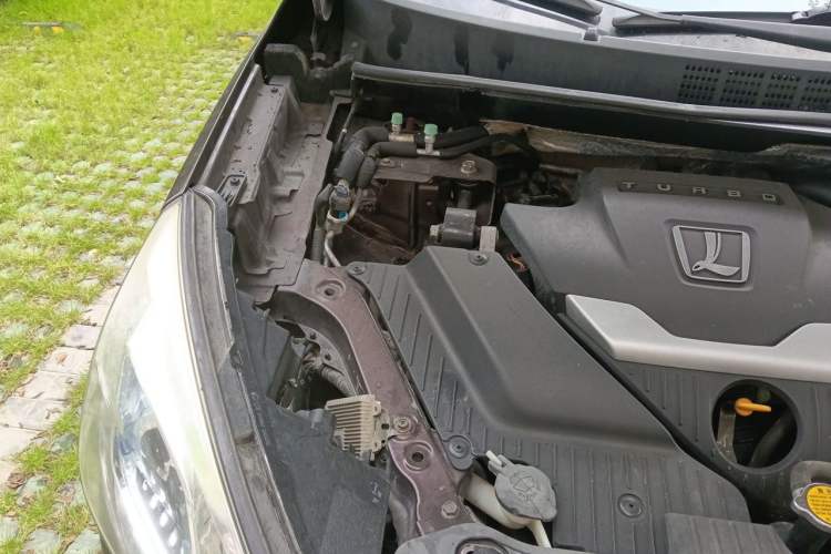 Used Luxgen U6 SUV 2015 1.8T Fashion Edition Engine Bay Right