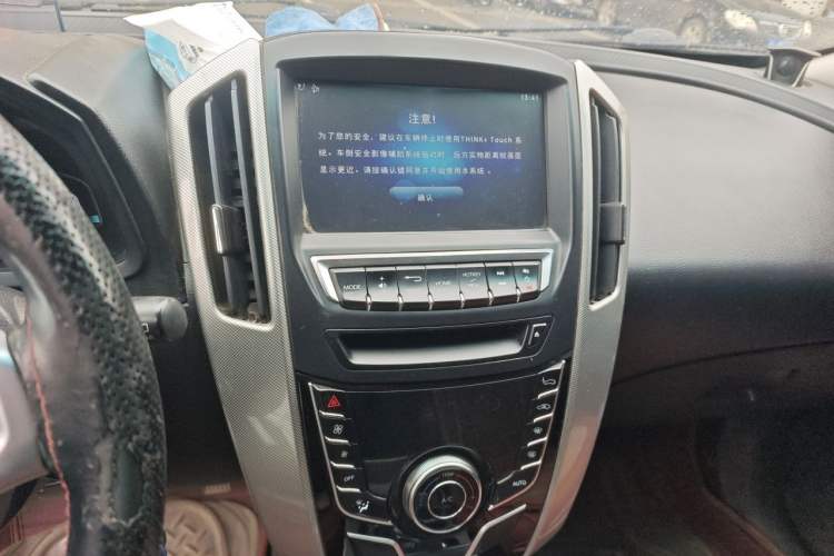 Used Luxgen U6 SUV 2015 1.8T Fashion Edition Audio And AC Panel
