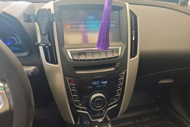 Used Luxgen U6 SUV 2015 1.8T Fashion Edition Audio And AC Panel
