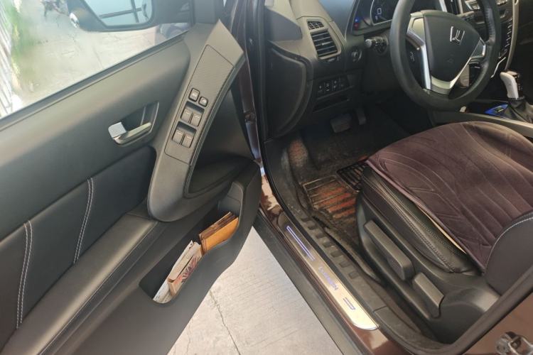 Used Luxgen U6 SUV 2015 1.8T Fashion Edition Driver Seat
