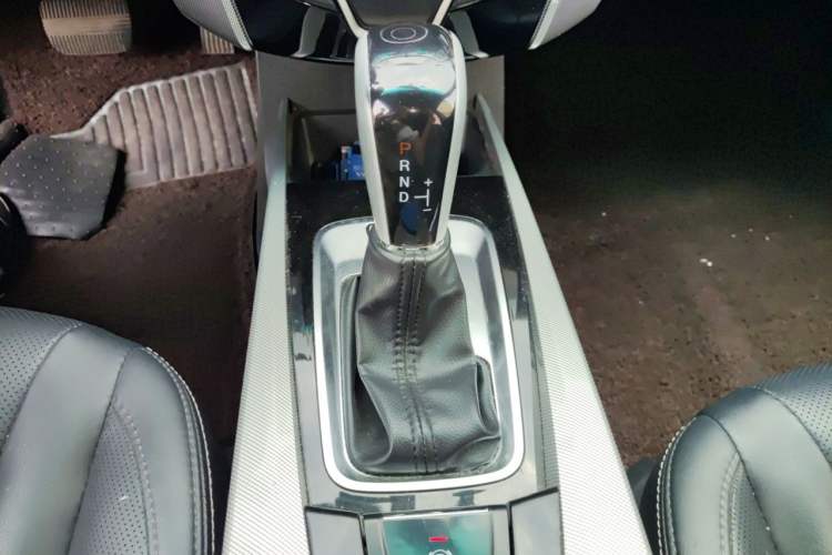 Used Luxgen U6 SUV 2015 1.8T Fashion Edition Gear Lever