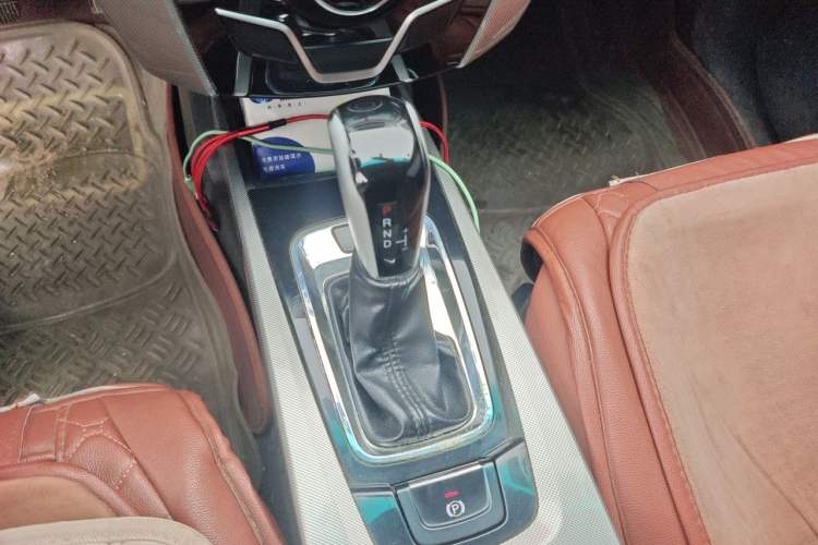 Used Luxgen U6 SUV 2015 1.8T Fashion Edition Gear Lever