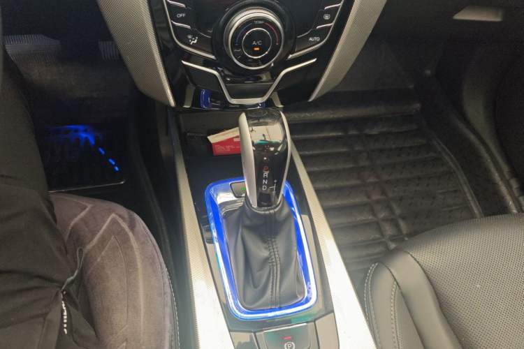 Used Luxgen U6 SUV 2015 1.8T Fashion Edition Gear Lever