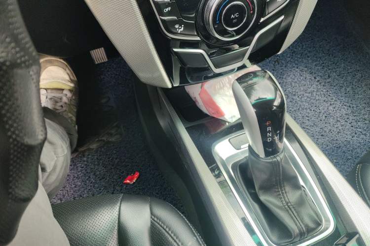 Used Luxgen U6 SUV 2015 1.8T Enhanced Charm Edition Gear Lever