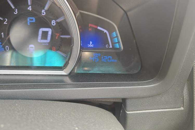 Used Luxgen U6 SUV 2015 1.8T Fashion Edition Odometer Close Up