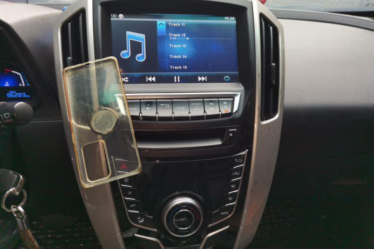 Used Luxgen U6 SUV 2015 1.8T Fashion-Upgraded Model Audio And AC Panel