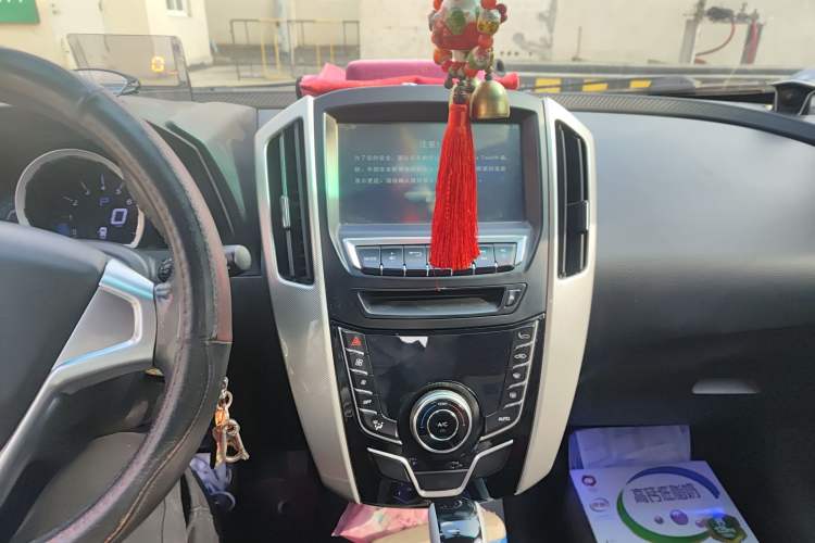 Used Luxgen U6 SUV 2015 1.8T Fashion Edition Audio And AC Panel
