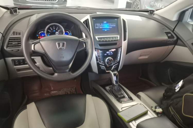 Used Luxgen U6 SUV 2015 1.8T Enhanced Charm Edition Center Console