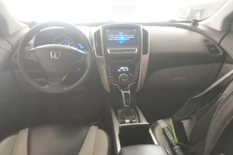 Used Luxgen U6 SUV 2015 1.8T Charm Model Center Console