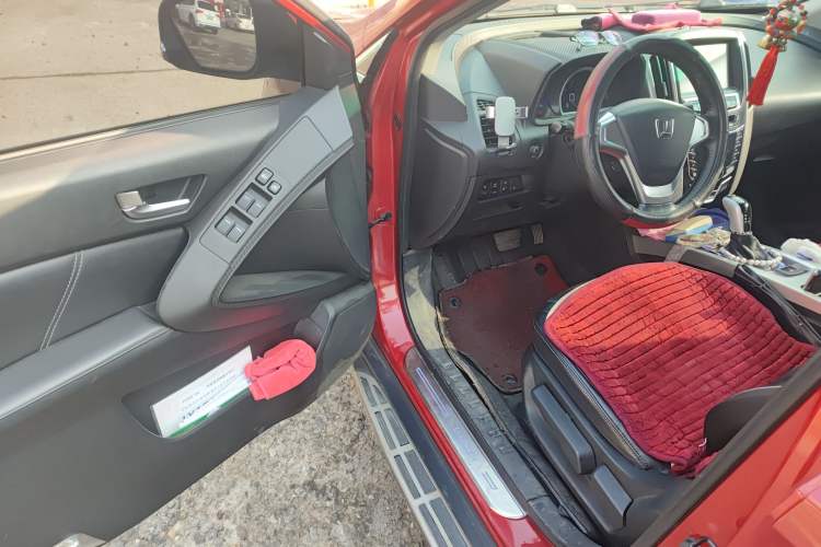 Used Luxgen U6 SUV 2015 1.8T Fashion Edition Driver Seat