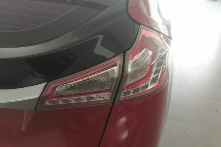 Used Luxgen U6 SUV 2015 1.8T Charm Model Exterior 3