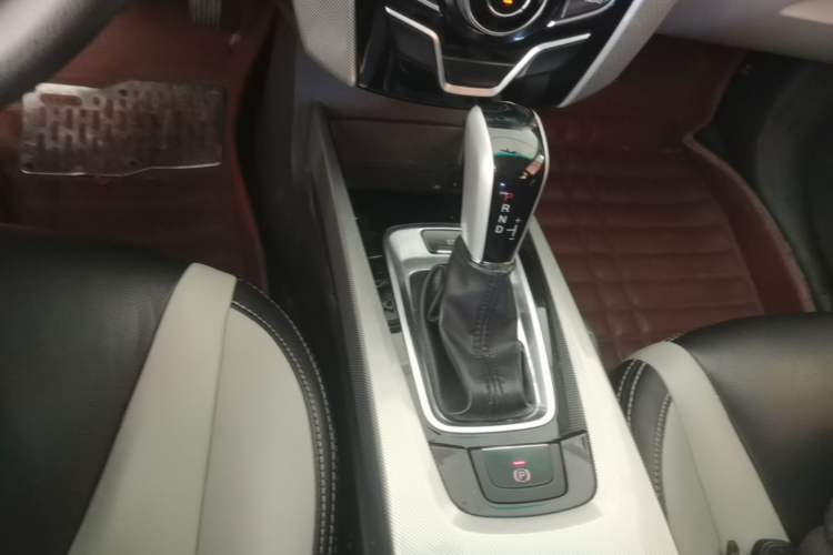 Used Luxgen U6 SUV 2015 1.8T Enhanced Charm Edition Gear Lever