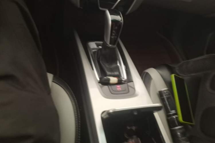 Used Luxgen U6 SUV 2015 1.8T Charm Model Gear Lever