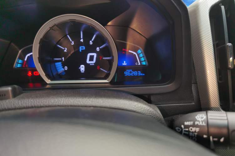 Used Luxgen U6 SUV 2015 1.8T Fashion-Upgraded Model Odometer Close Up