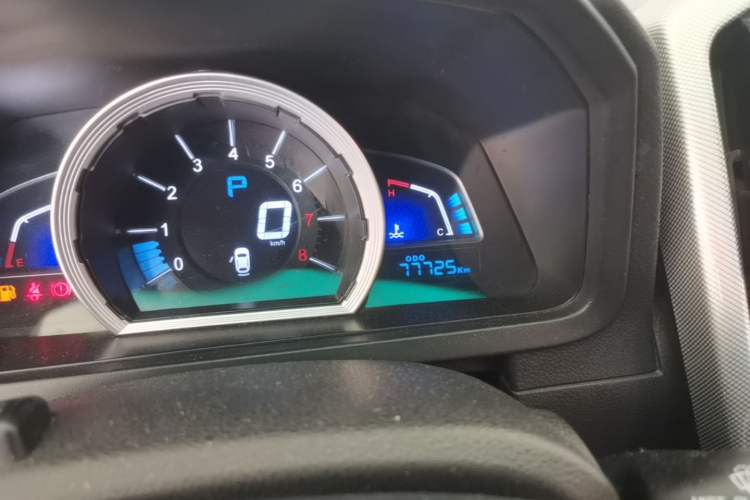 Used Luxgen U6 SUV 2015 1.8T Enhanced Charm Edition Odometer Close Up