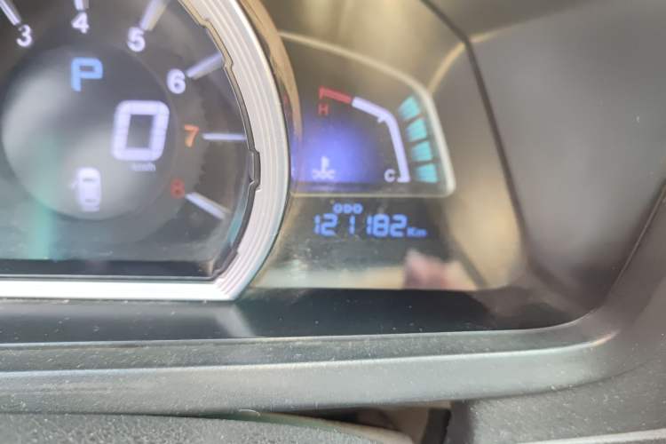Used Luxgen U6 SUV 2015 1.8T Fashion Edition Odometer Close Up