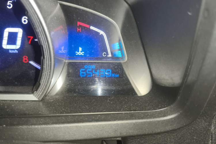 Used Luxgen U6 SUV 2015 1.8T Charm Model Odometer Close Up