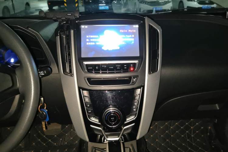Used Luxgen U6 SUV 2015 1.8T New Innovation Upgrade Audio And AC Panel