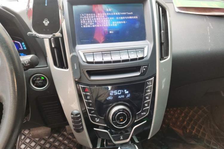 Used Luxgen U6 SUV 2015 1.8T ZhiZun Model Audio And AC Panel