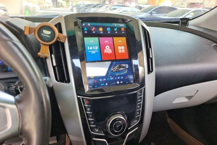 Used Luxgen U6 SUV 2015 1.8T Fashion Edition Audio And AC Panel