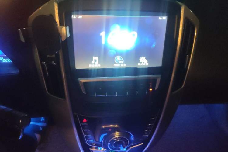 Used Luxgen U6 SUV 2015 1.8T Fashion Edition Audio And AC Panel