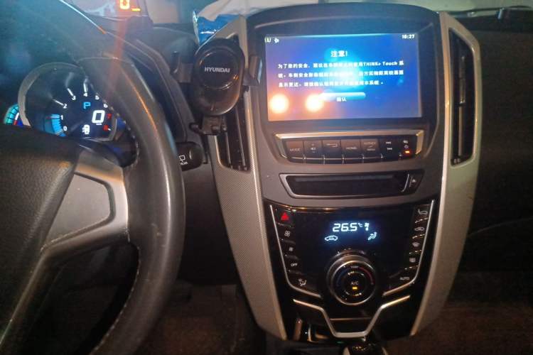 Used Luxgen U6 SUV 2015 1.8T Fashion-Upgraded Model Audio And AC Panel