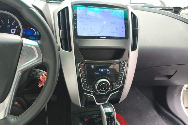 Used Luxgen U6 SUV 2015 1.8T Fashion Edition Audio And AC Panel