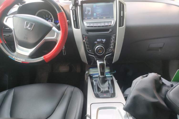 Used Luxgen U6 SUV 2015 1.8T Fashion Edition Audio And AC Panel