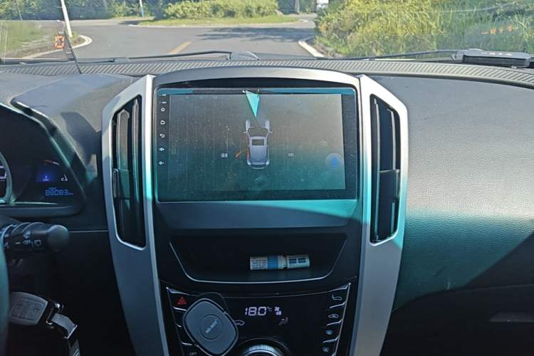 Used Luxgen U6 SUV 2015 1.8T Fashion Edition Audio And AC Panel
