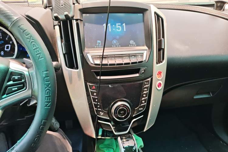 Used Luxgen U6 SUV 2015 1.8T Fashion Edition Audio And AC Panel