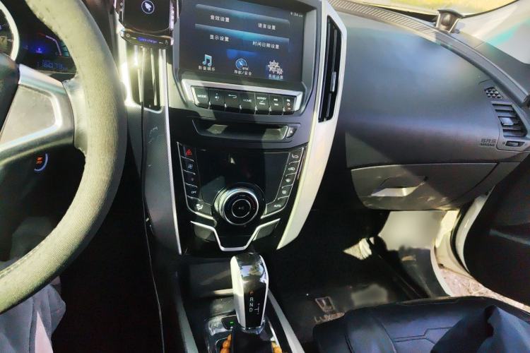 Used Luxgen U6 SUV 2015 1.8T Fashion-Upgraded Model Audio And AC Panel